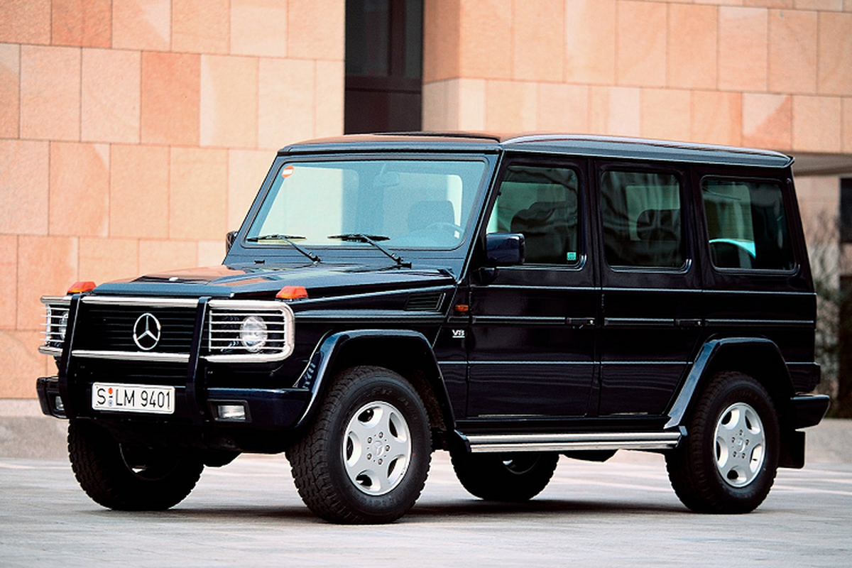 Để phân biệt rõ hơn 500 GE với các mẫu G-Class khác vào thời điểm đó, mẫu xe này có nội thất bọc da màu đen với đường viền tương phản màu xám cho viền ghế, đệm tựa lưng và tấm cửa.