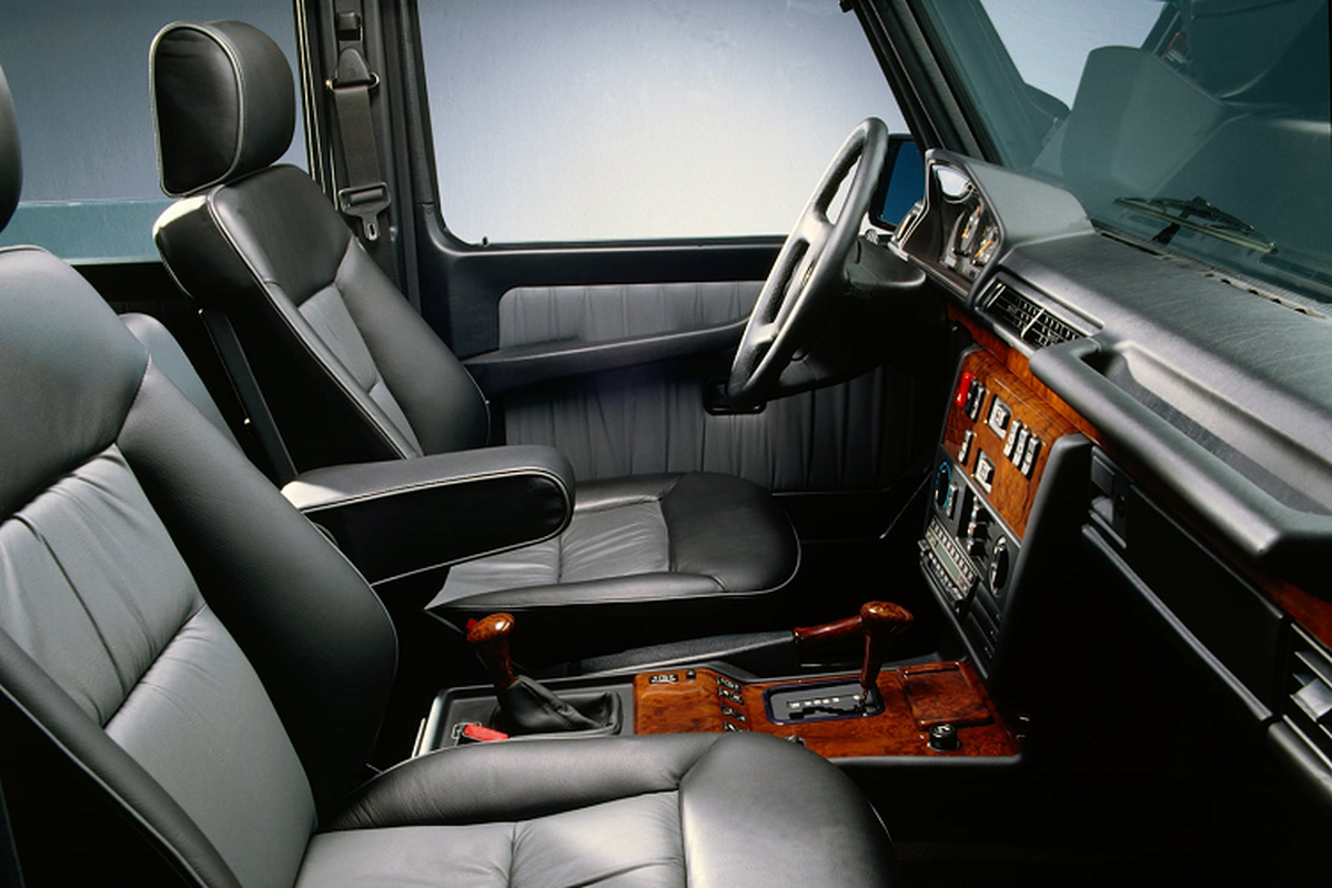 Điều thú vị là Mercedes chỉ sản xuất giới hạn 500 GE với tổng cộng 446 chiếc do không có nhiều động cơ M117 vì loại động cơ này đã bắt đầu bị loại bỏ. M119 bốn van mới hơn có thể dễ dàng thay thế nhưng động cơ này lại không thể vừa với khoang động cơ của W463 G-Class.