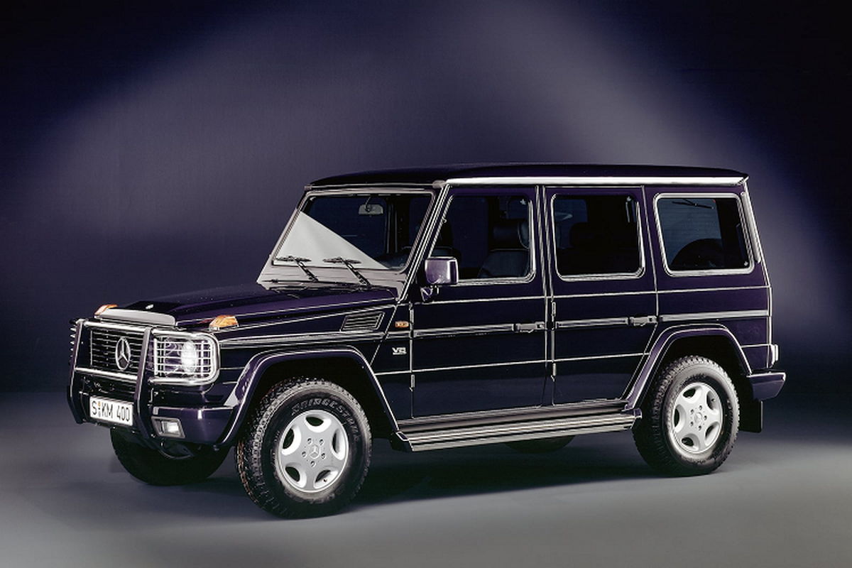 Trải qua nhiều năm, khối động cơ vẫn tiếp tục được sử dụng cho tới ngày nay trên những chiếc G63. Mới đây, hãng xe sang Đức đã kỷ niệm đúng 30 năm kể từ khi chiếc Mercedes-Benz G-Class chạy động cơ V8 đầu tiên, chiếc 500 GE được ra mắt.