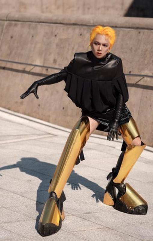 vDù nhiều lần khiến công chúng không mấy hài lòng nhưng Phạm Thoại cũng được nhiều người yêu mến bởi nghị lực vươn lên trong cuộc sống. Hoàn cảnh gia đình từ nhỏ rất khó khăn nên anh chàng đã phải lao động miệt mài suốt những năm qua.