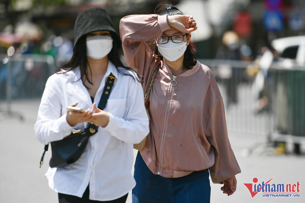 Thủ đô Hà Nội và các tỉnh, thành miền Bắc, miền Trung đang bước vào đợt nắng nóng đầu tiên của năm. Ảnh minh họa: Hoàng Hà