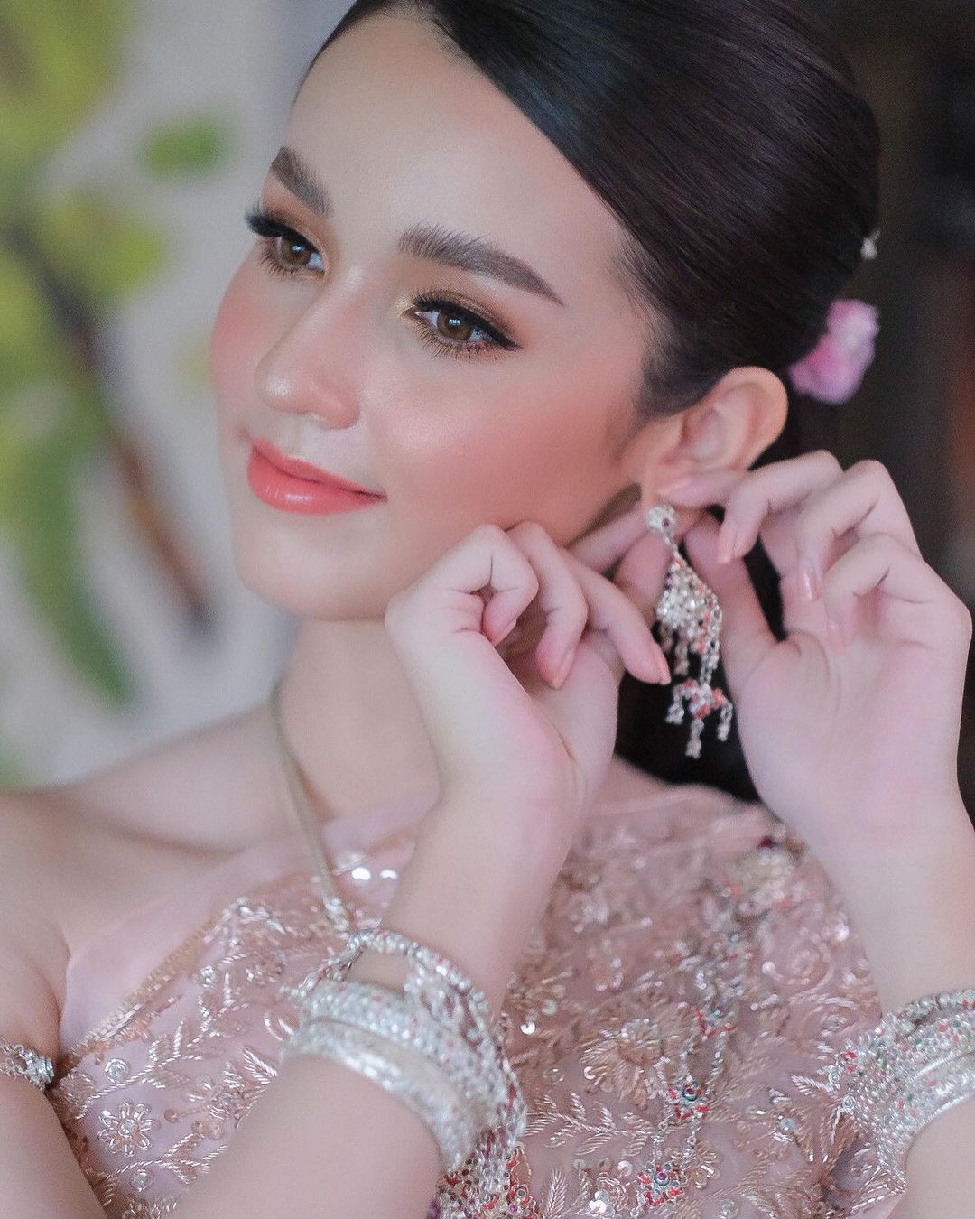 Miss Thailand cũng là cuộc thi được coi trọng ở Thái Lan. Hai Hoa hậu Hoàn vũ Thế giới và một Hoa hậu Quốc tế người Thái Lan cũng từng bước ra từ cuộc thi này. Hoa hậu Thái Lan 2023 Chonnikarn Supittayaporn giành quyền đại diện quốc gia tham dự cuộc thi Hoa hậu Thế giới 2023 tổ chức ở UAE vào cuối năm nay.