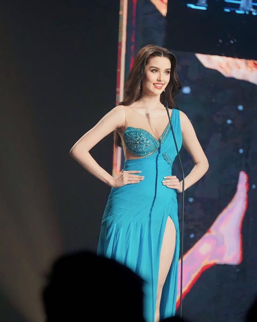 Việc Arabella Sitanan Gregory chỉ dừng chân ở ngôi vị Á hậu 2 khiến nhiều người cảm thấy tiếc nuối. Người đẹp năm nay 21 tuổi, có chiều cao 1,78 m, là người lai 3 dòng máu Thái - Anh - Hà Lan. Arabella Sitanan Gregory có gương mặt vừa ngọt ngào vừa sắc sảo, được đánh giá là một trong những thí sinh có dung nhan xinh đẹp nhất cuộc thi Hoa hậu Thái Lan 2023.