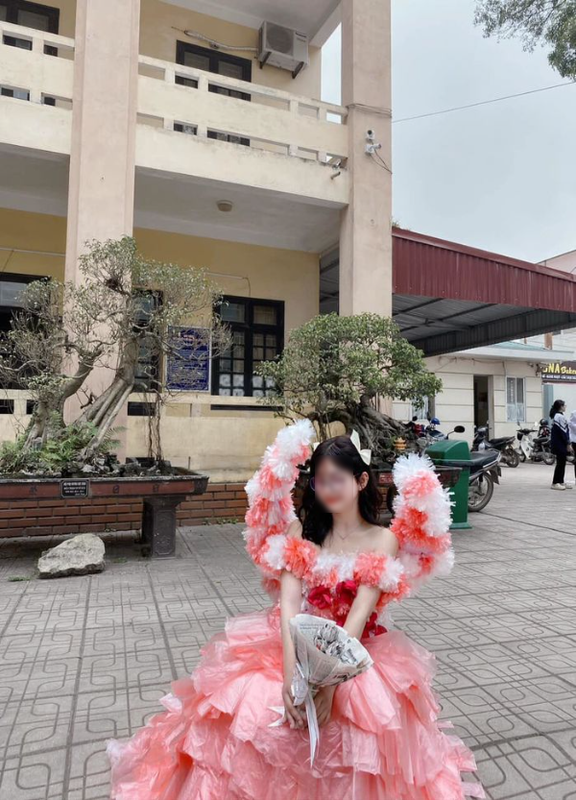 Mỗi bộ trang phục tái chế của các bạn học sinh được thiết kế và chuẩn bị cực kỳ tỉ mỉ, từng chi tiết tạo nên nó cũng công phu không kém.