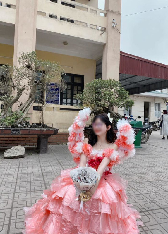 Mới đây cư dân mạng được phen xuýt xoa trước bộ sưu tập thời trang tái chế của hội học sinh cả nước, sau khi đăng tải lên MXH thu về nhiều lượt thích.