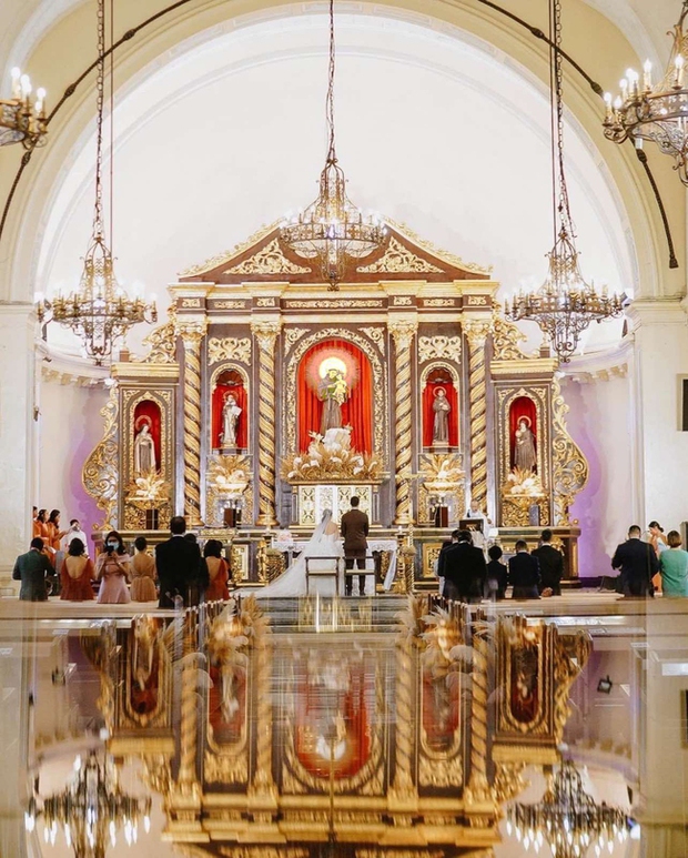 Không gian lễ đường đậm nét hào môn vì có nhiều hoạ tiết dát vàng, toát lên sự quyền lực (Ảnh minh hoạ)