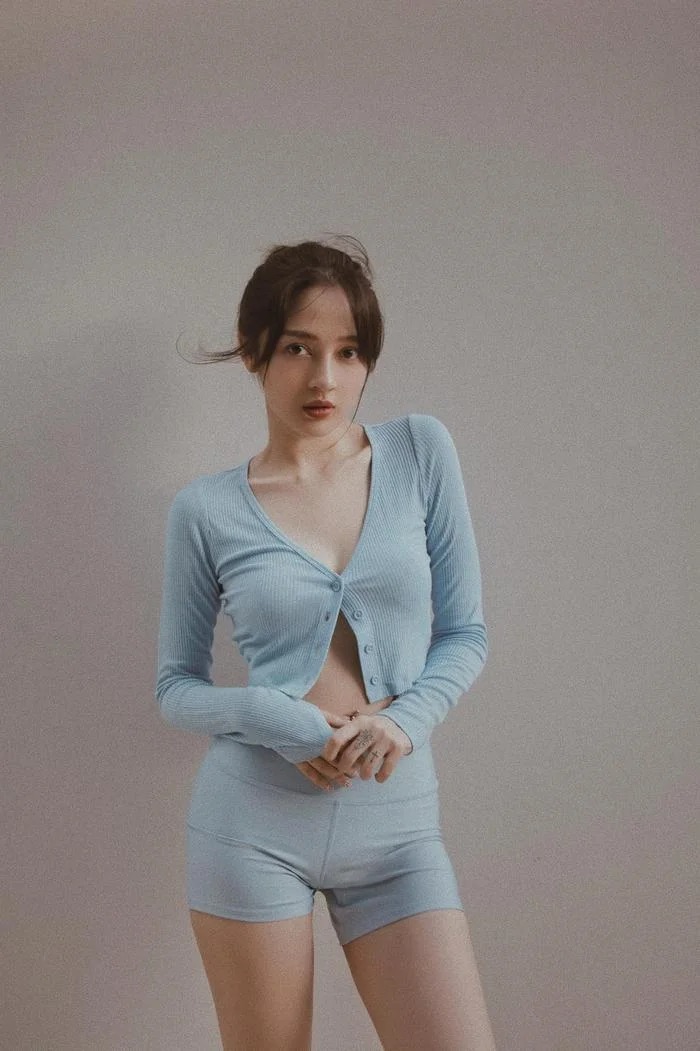 Sở hữu 3 vòng thon gọn, Bảo Anh khiến nhiều fan 