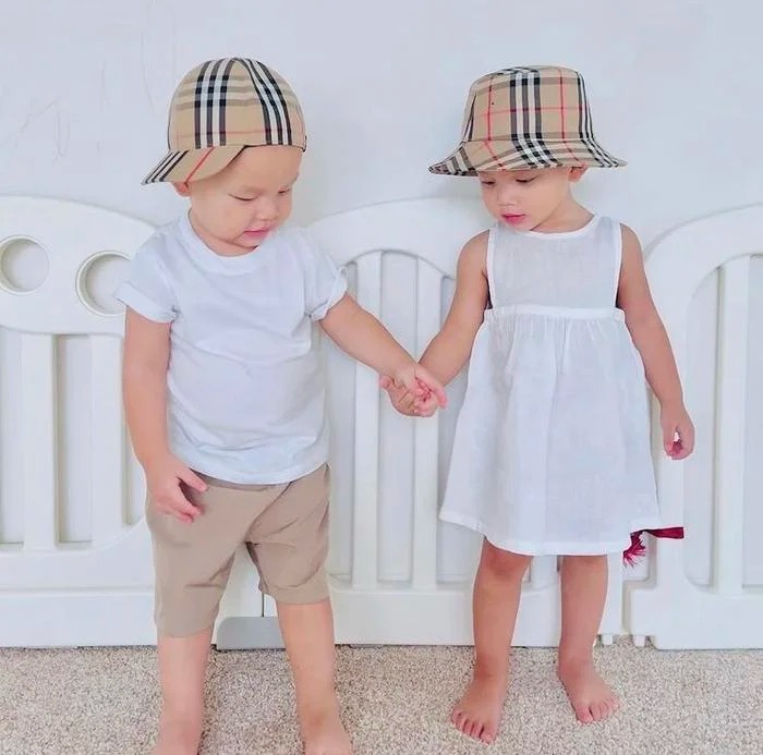 Cặp đôi song sinh Lisa - Leon nhà Hồ Ngọc Hà.