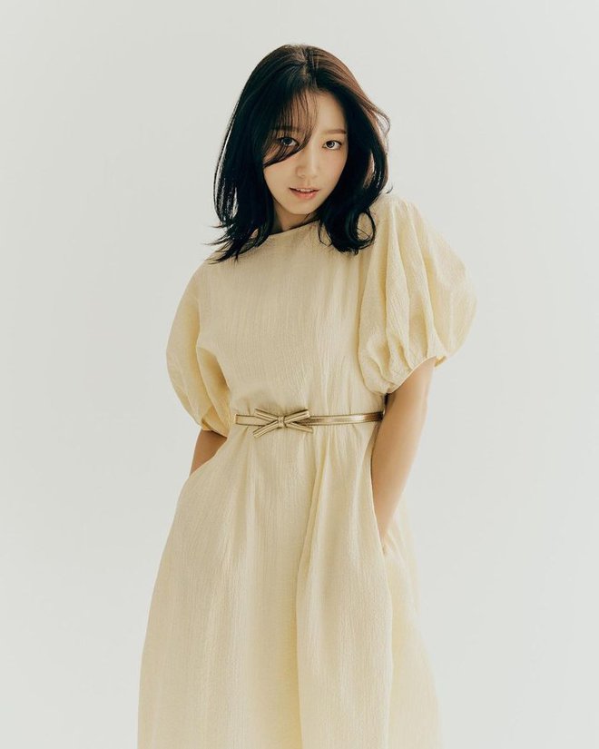 Không cần tạo dáng cầu kỳ, mỹ nhân họ Park vẫn khiến người đối diện không thể rời mắt