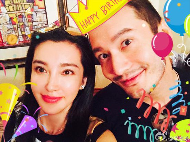 Cặp chị em có nhiều khoảnh khắc thân thiết ngoài đời, khiến người hâm mộ thích thú