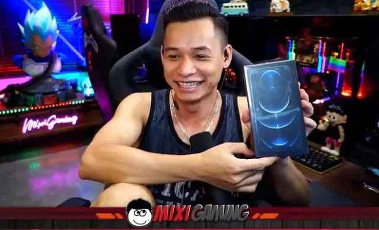 Có lẽ, chỉ là đùa vui nhưng từ trước đến nay thu nhập của Độ Mixi vẫn luôn thu hút sự chú ý từ dân tình. Về phần mình, Độ Mixi thường hay trêu fan.