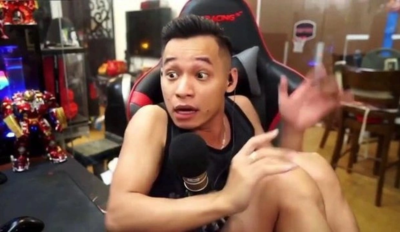 Độ Mixi là một trong những streamer nổi tiếng cũng như đông fan nhất tại Việt Nam hiện nay.