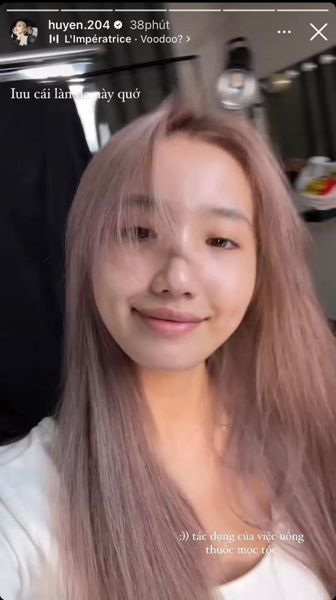 Khuôn mặt không son phấn nhưng nét nào ra nét đó, da dẻ mịn màng của Huyền 2k4 (Nguồn: FBNV)