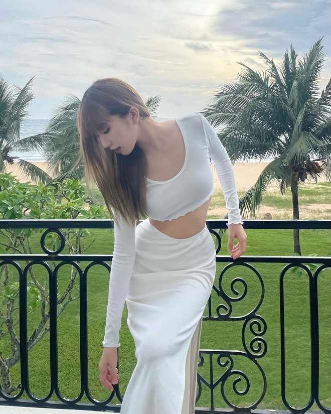 Huyền 2k4 thu hút dân mạng bởi nhan sắc xinh đẹp và body chuẩn chỉnh (Nguồn: FBNV)