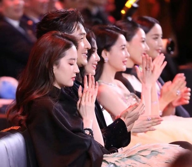 Lưu Diệc Phi tự coi mình có địa vị cao hơn so với dàn tiểu hoa đán 85