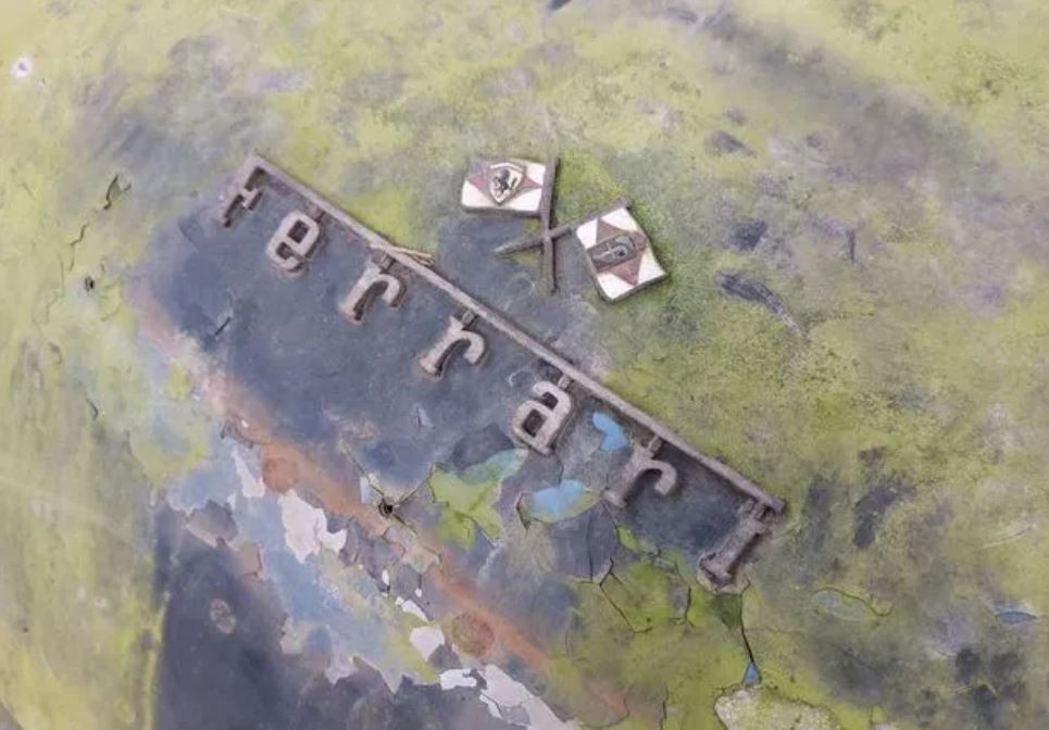 Thân xe cần phục hồi hoàn toàn.