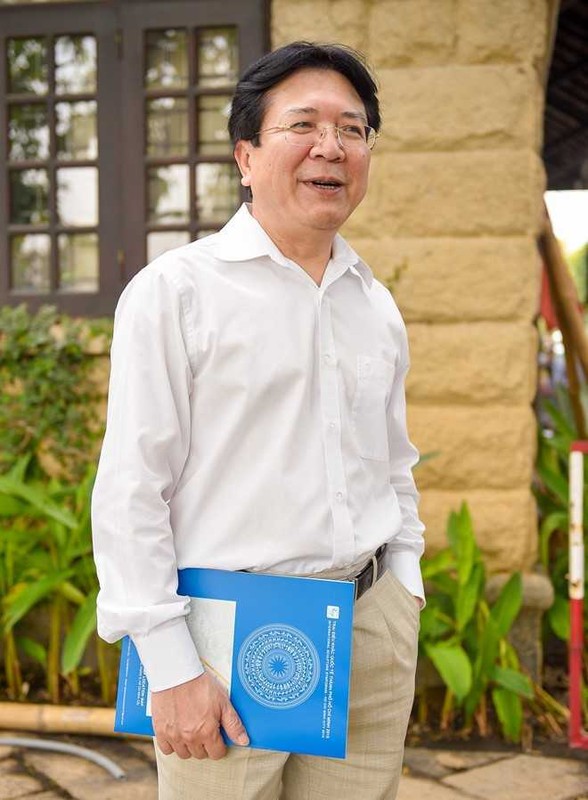 NSND Vương Duy Biên - nguyên Thứ trưởng Bộ VHTTDL, hiện là Phó Chủ tịch chuyên trách Liên hiệp các Hội Văn học Nghệ thuật Việt Nam - Khóa X. Bên cạnh đó, ông còn là một nghệ sĩ đa tài, vừa là một nhà điêu khắc, họa sĩ, đạo diễn sân khấu múa rối nước. NSND Vương Duy Biên sẽ là một trong những giám khảo chất lượng và uy tín cho Miss Grand Vietnam năm nay. Với góc nhìn đa chiều và những kinh nghiệm dày dặn trong nghệ thuật, NSND Vương Duy Biên sẽ góp phần tìm ra gương mặt sáng giá cho ngôi vị cao nhất của cuộc thi năm nay. 