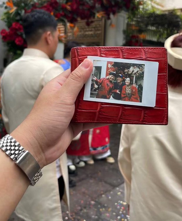 Terry Hồ - thành viên OTD - cũng khoe ảnh chụp cùng 2 nhân vật chính