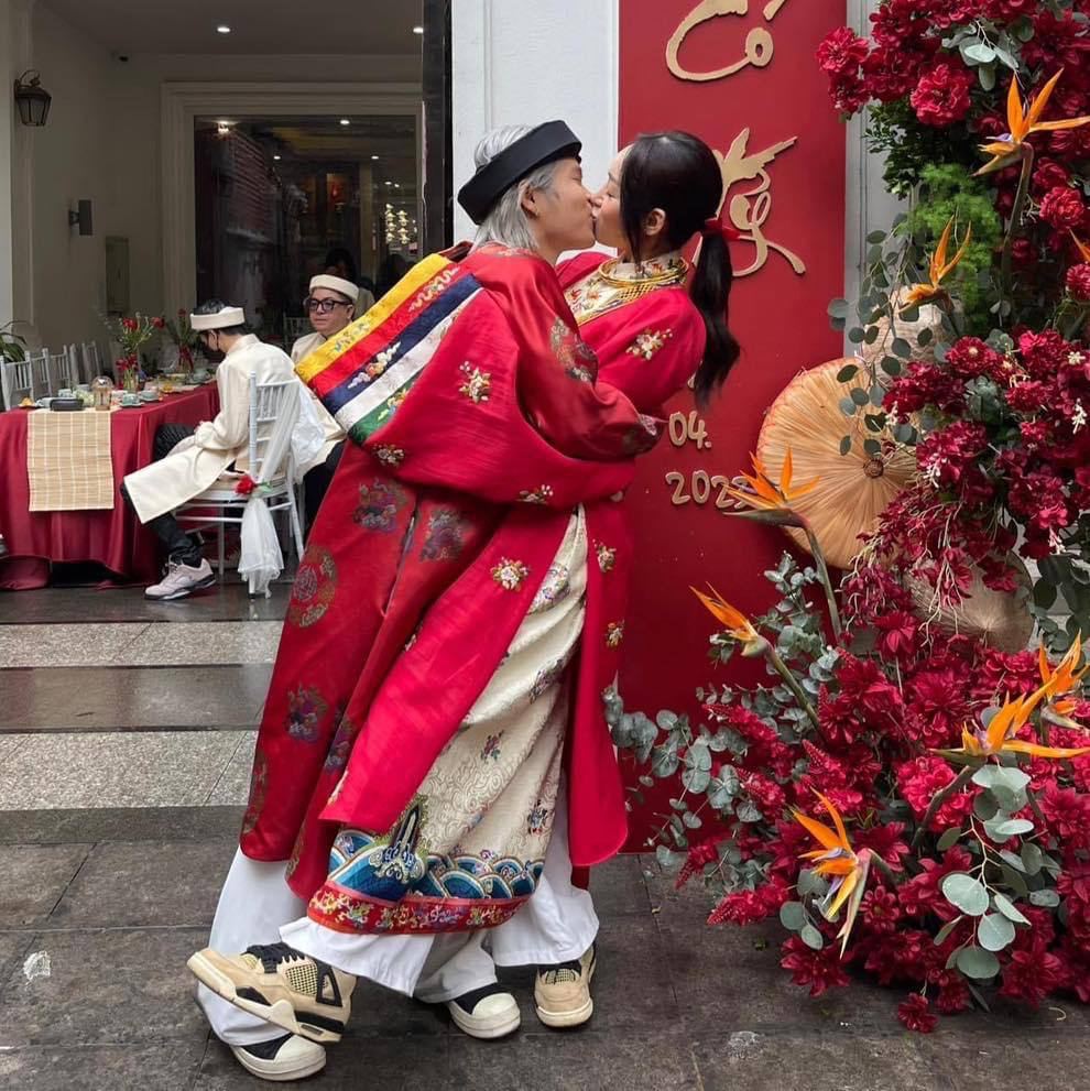 Seachains - Quán quân Rap Việt mùa 2 - đã cưới vợ