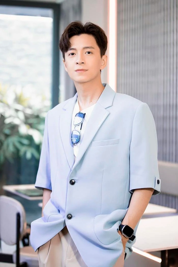 Ngô Kiến Huy mới đây đã lên tiếng về tin đồn hẹn hò.