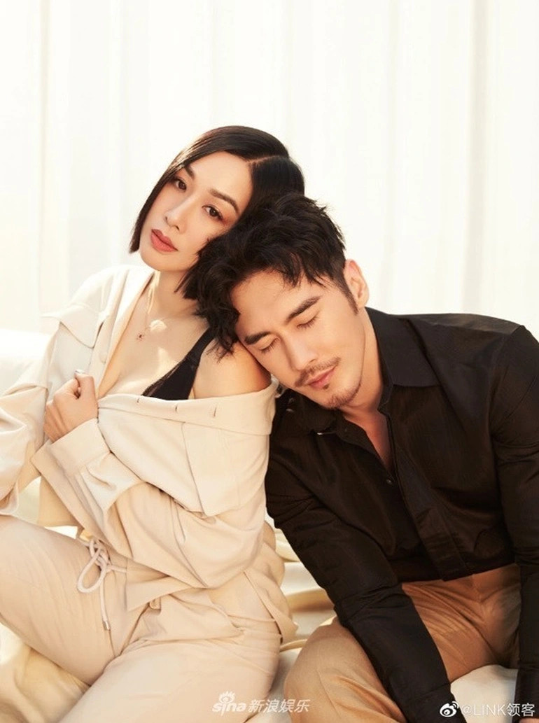 Chung Lệ Đề bên chồng trẻ.