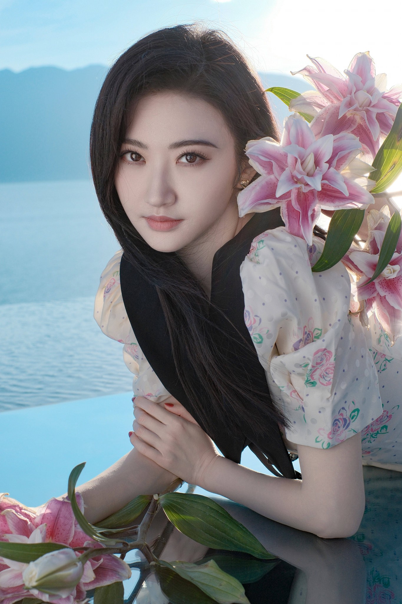 Giữa thời điểm câu chuyện chưa rõ trắng đen, loạt tin nhắn được cho là của Trịnh Sảng chỉ trích đích danh Trương Kế Khoa để bảo vệ Cảnh Điềm bất ngờ được chia sẻ lại trên Weibo. Diễn viên Yêu em từ cái nhìn đầu tiên gọi người đàn ông này là “kẻ rác rưởi trong truyền thuyết”, vô liêm sỉ, không có tiền nhưng xem thường người khác. Theo đoạn tin nhắn, Trương Kế Khoa mang ảnh riêng tư đòi Cảnh Điềm 8 triệu NDT (1,16 triệu USD). Trịnh Sảng và Cảnh Điềm học chung lớp ở Học viện Điện ảnh Bắc Kinh. Diễn viên nhỏ tuổi hơn Cảnh Điềm nhưng nhảy lớp do có thành tích học tập xuất sắc.