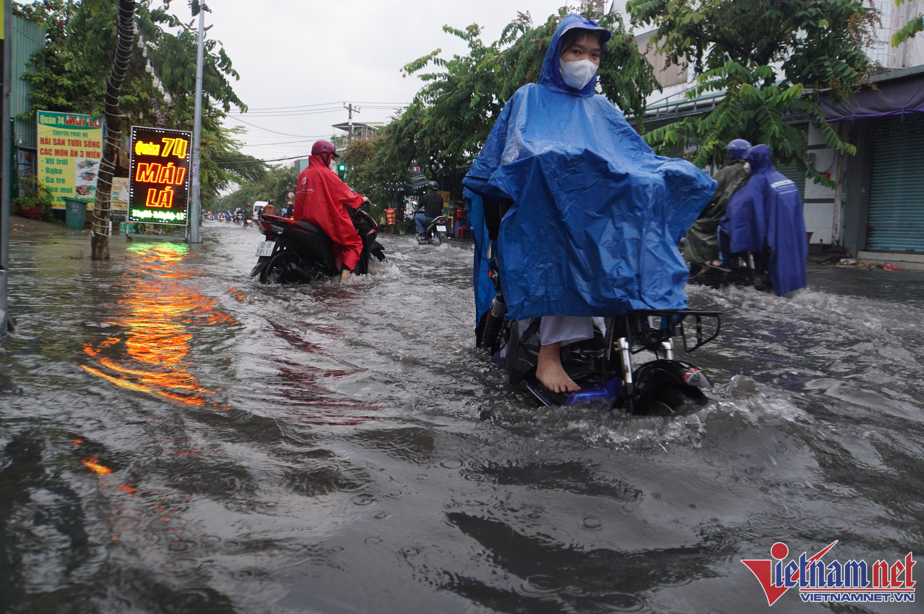 Cơn mưa chiều 3/4 báo hiệu thời tiết phía Nam bắt đầu giai đoạn chuyển mùa 