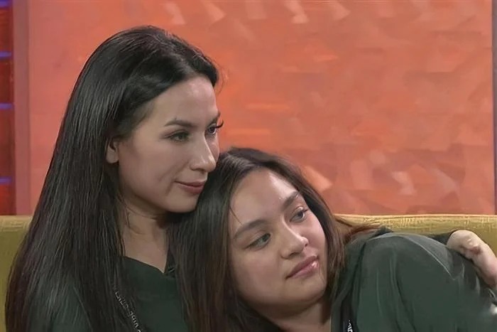 Dường như con gái Phi Nhung vẫn chưa nguôi ngoai được nỗi đau mất mẹ, cô luôn hoài niệm với những kỉ niệm cùng mẹ.