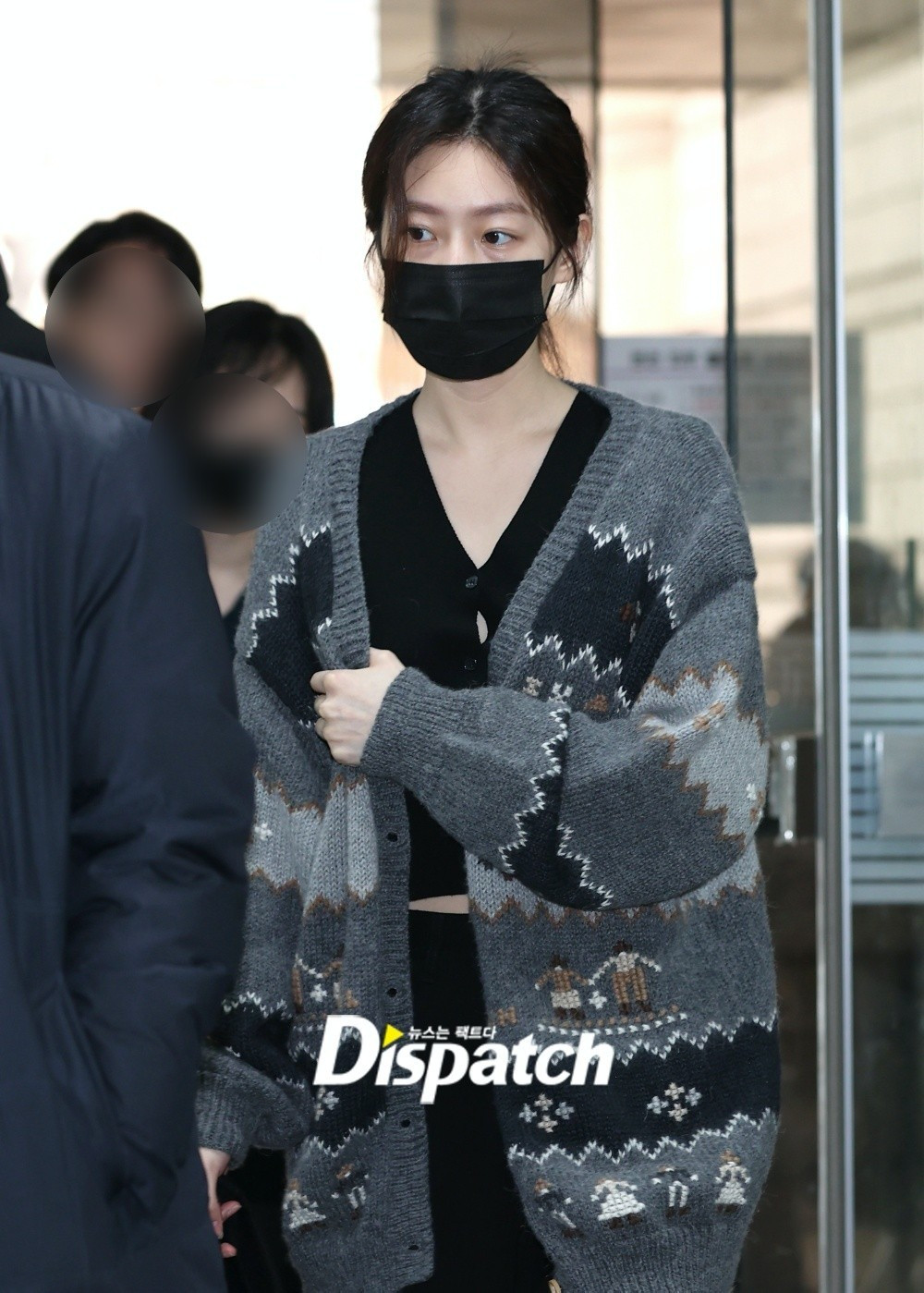 Kim Sae Ron phờ phạc xuất hiện trong xét xử đầu tiên.