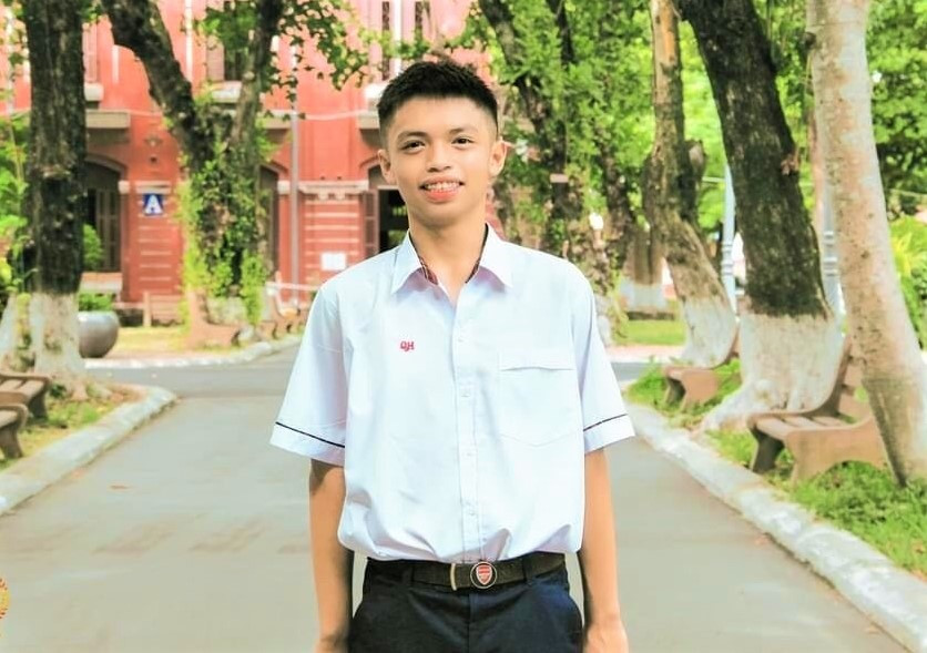 Nguyễn Minh Triết tại Trường THPT Chuyên Quốc học, Thừa Thiên Huế. Ảnh: NVCC