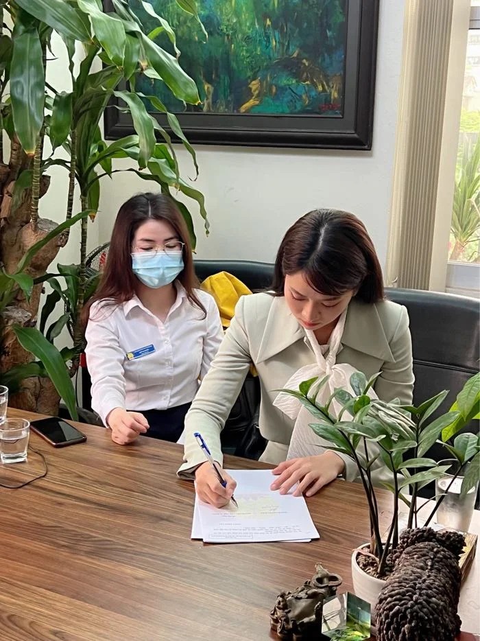 Lê Bống làm việc với luật sư trước thông tin sai lệch