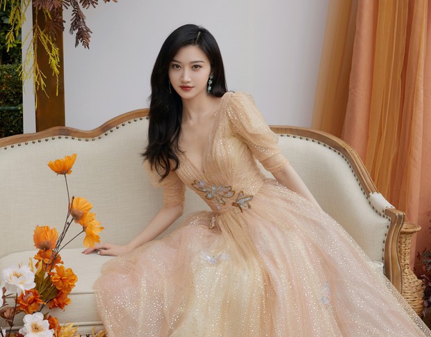 Cảnh Điềm bị ảnh hưởng danh tiếng, rơi vào tuyệt vọng khi bị bạn trai phán tán 3 clip nóng