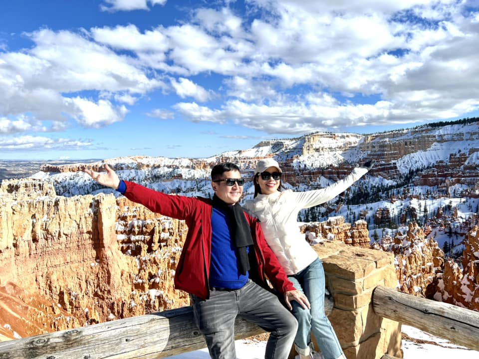 Nghệ sĩ Chí Trung cho biết, sau khi trải qua nhiều khó khăn, anh và bạn gái coi mọi chuyện nhẹ nhàng. Trong khi đó, Ý Lan chia sẻ chị và NSƯT Chí Trung cùng quan điểm là hãy cứ sống thật tốt, đối xử với nhau bằng sự tử tế, mang cho nhau niềm vui là đủ.