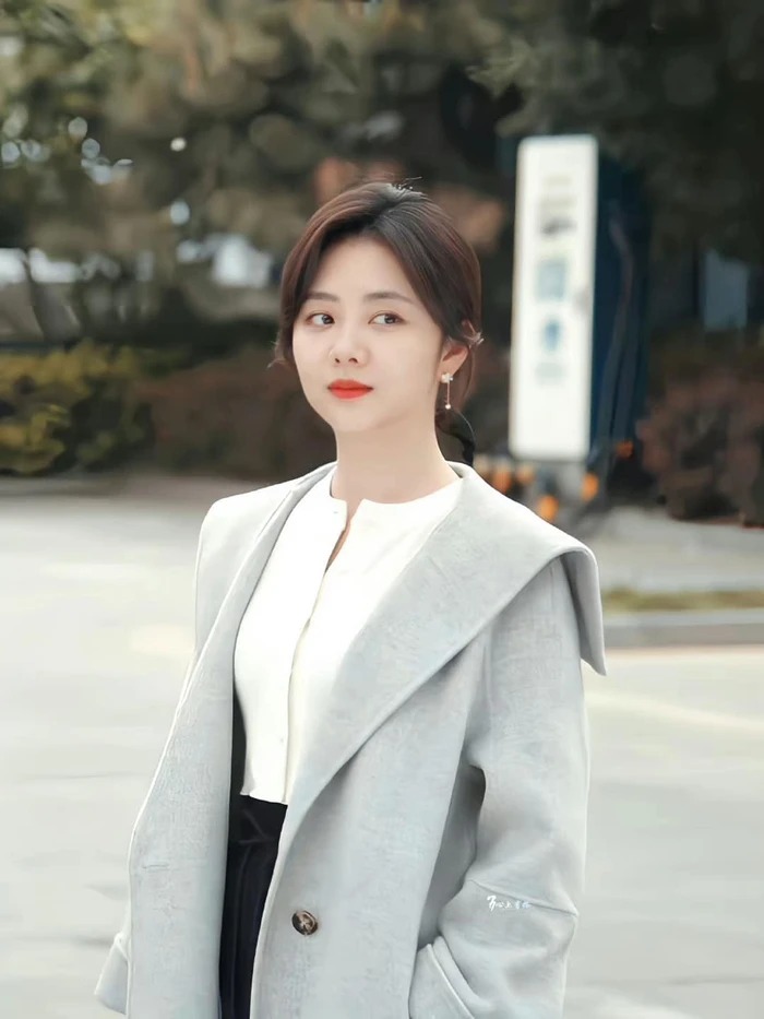 Đàm Tùng Vận đã 32 tuổi nhưng nhan sắc vẫn trẻ trung như thiếu nữ đôi mươi.