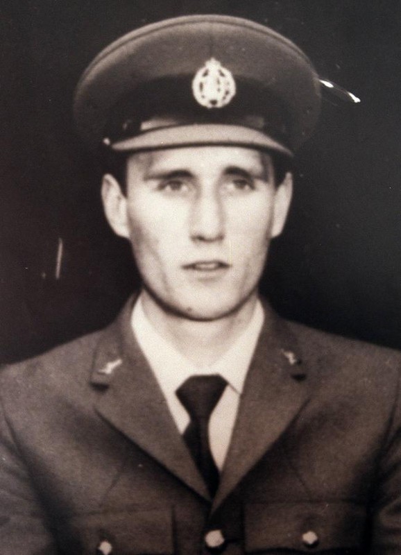 Cụ thể, phi công Valentich lái máy bay rời sân bay Moorabbin ở phía Nam Melbourne lúc 18h19 chiều ngày 21/10/1978. Đến khoảng 19h, ông liên lạc với trạm kiểm soát không lưu để hỏi liệu có máy bay nào xuất hiện trong khu vực hay không bởi vì đã nhìn thấy 