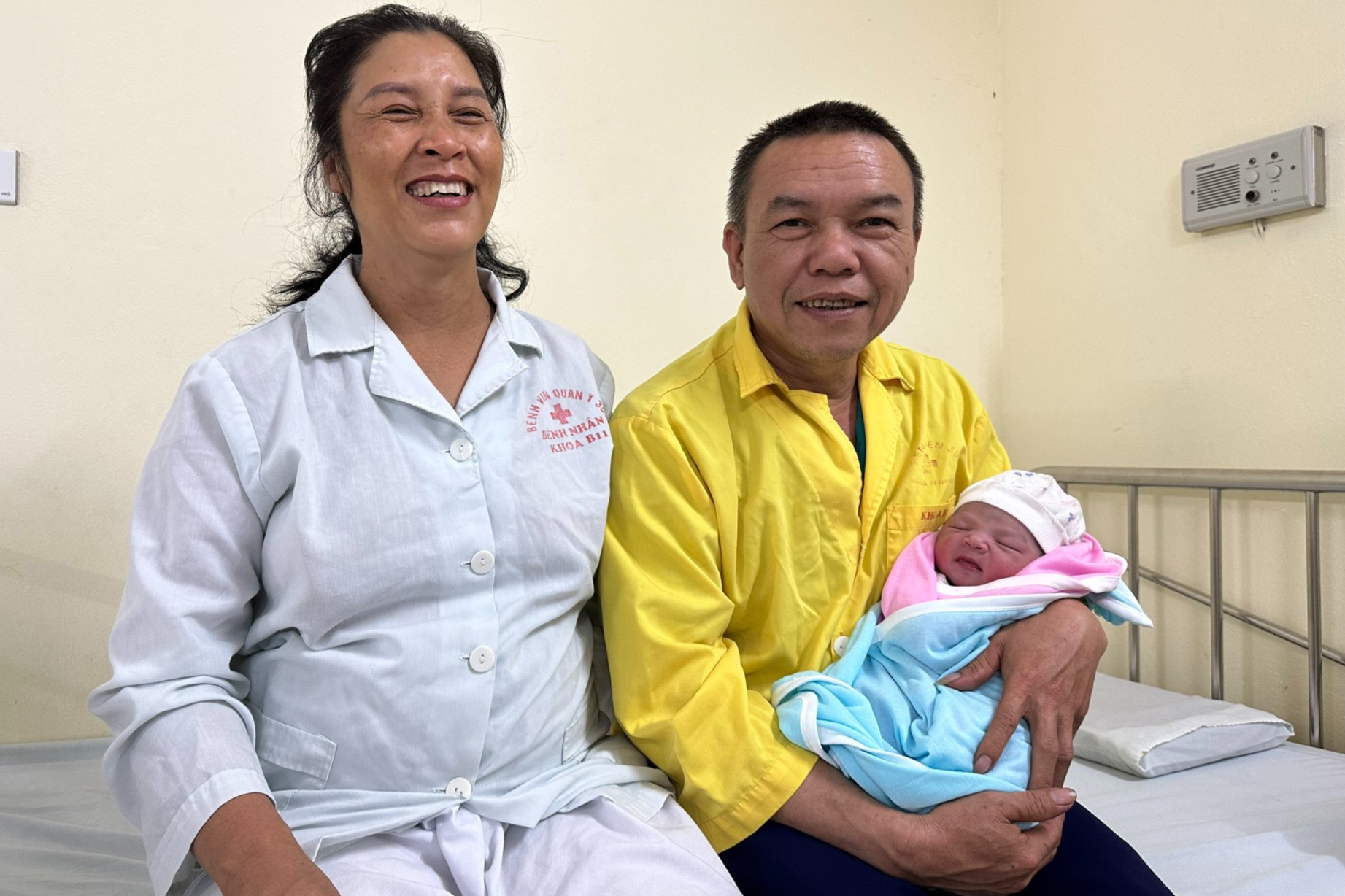 Người phụ nữ 51 tuổi bất ngờ lên chức mẹ ở tuổi 51. Ảnh: BSCC