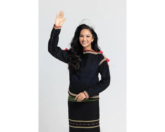 H'Hen Niê là một trong những nàng Hậu đang nhận được sự yêu thương nhất nhì của làng giải trí Việt.