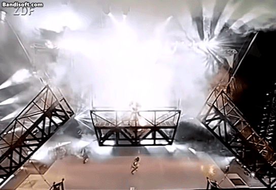 Michael Jackson rơi từ độ cao hàng chục mét xuống đất