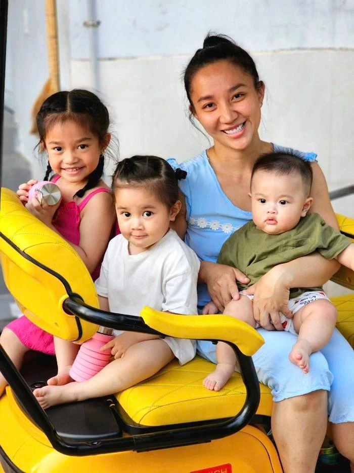 Tuy nhiên nhiều người đã bênh vực vợ Lê Dương Bảo Lâm và cho rằng cô đã ăn mặc gọn gàng, phù hợp để chăm sóc ba đứa con trong gia đình nhỏ