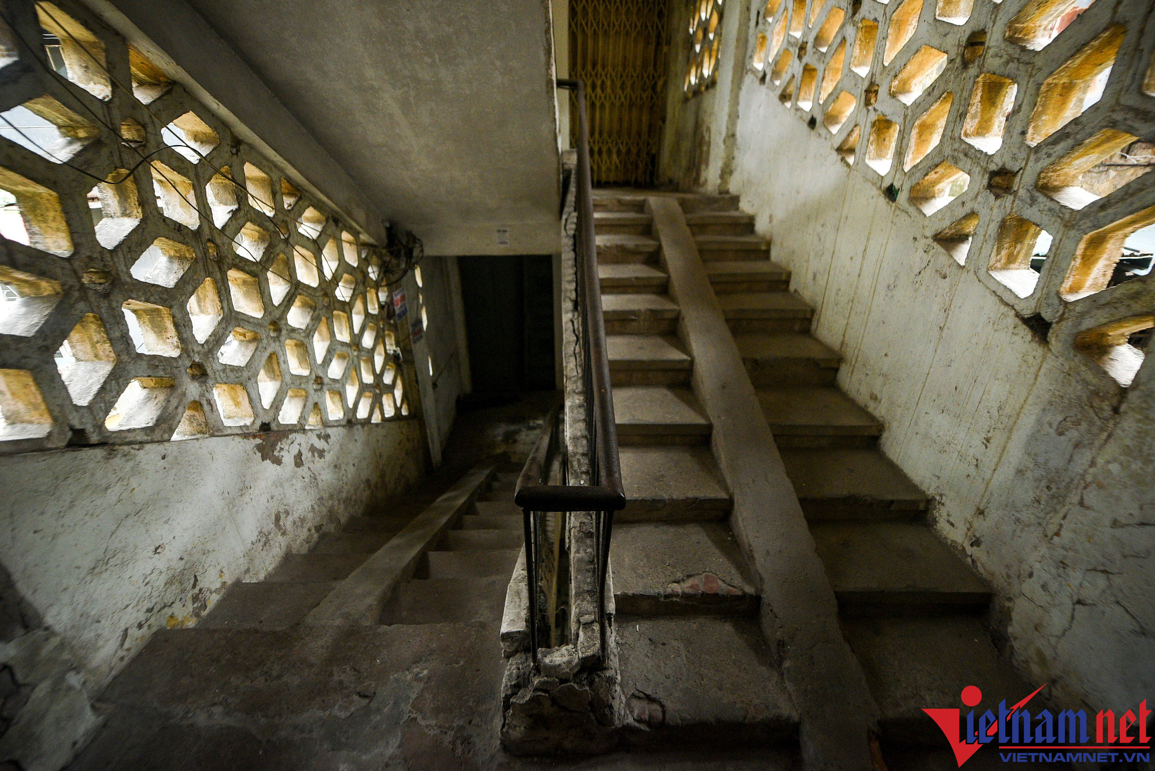 Khu vực cầu thang có những điểm biến dạng so với kết cấu ban đầu.