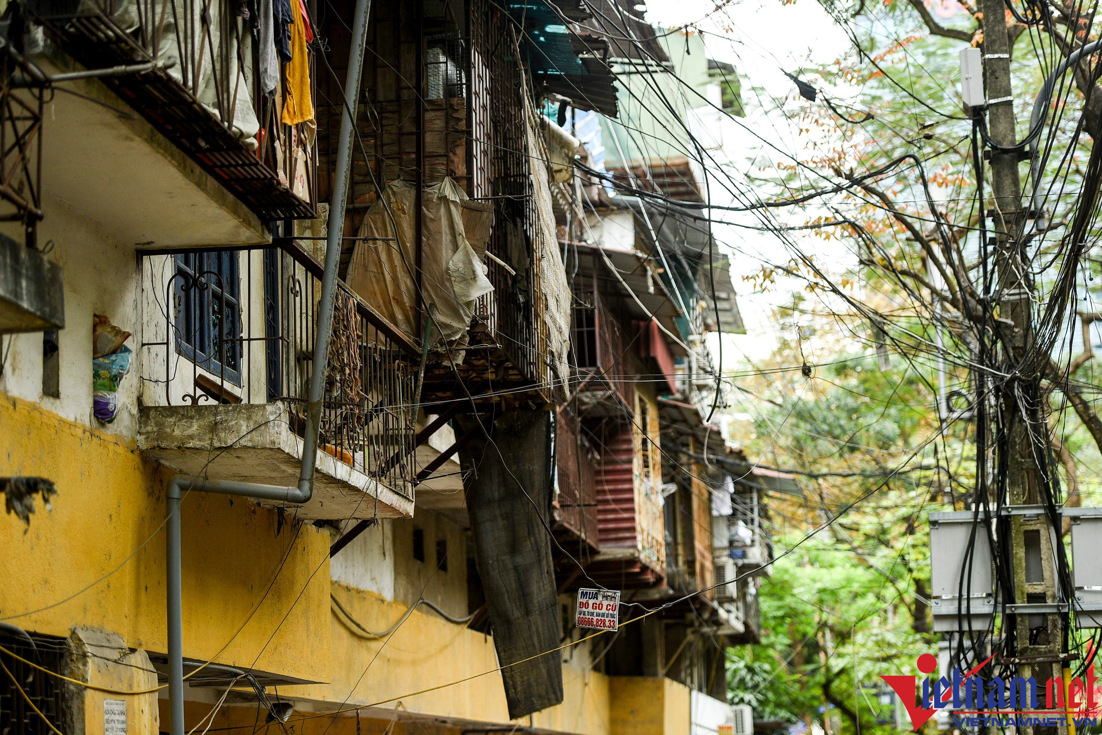 Dây điện chằng chịt