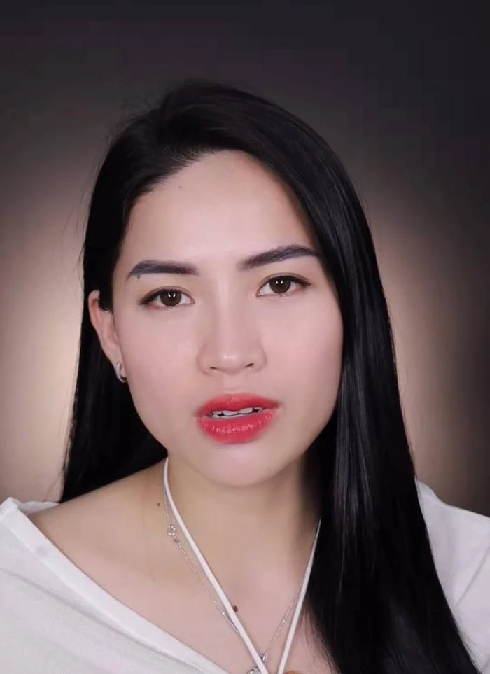 Hà Linh lên clip xin lỗi, cho biết nếu sản phẩm khi mua trong livestream gặp vấn đề thì khách hàng có thể nhắn tin fanpage để được đội ngũ của cô hỗ trợ