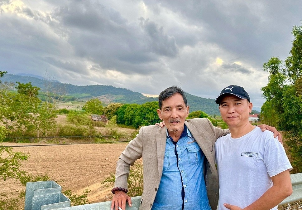 Nhạc sĩ Tô Hiếu cho biết hình ảnh nghệ sĩ Thương Tín đi lang thang giữa đường là đang bắt xe để về nhà.