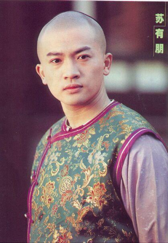 Ngũ a ca Vĩnh Kỳ điển trai do Tô Hữu Bằng thủ vai.