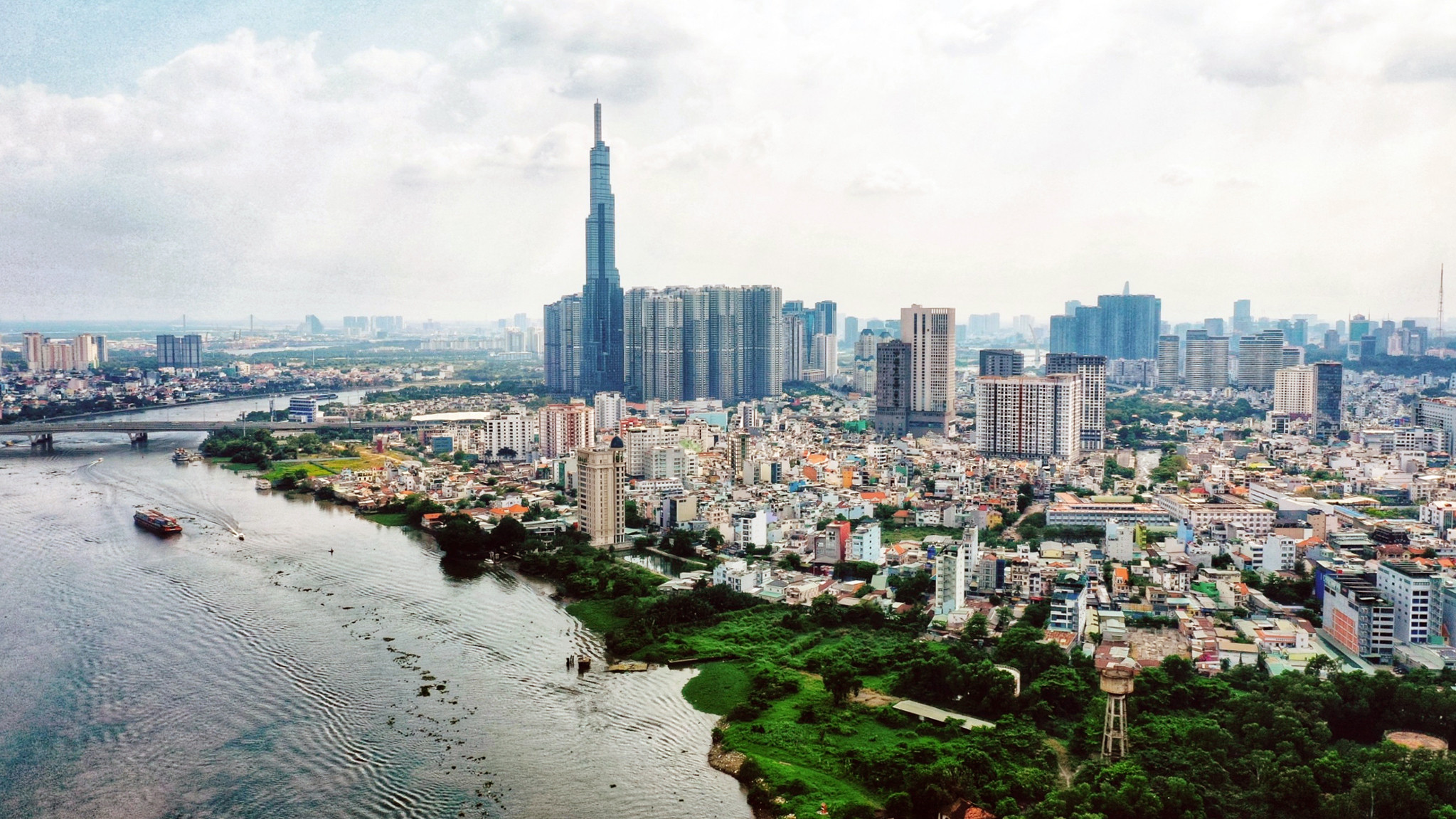 Đất và giá đất có vai trò quan trọng trong phát triển kinh tế, gắn bó mật thiết với cuộc sống và trước hết là nơi ở cho cư dân. Ảnh minh hoạ: Hoàng Hà