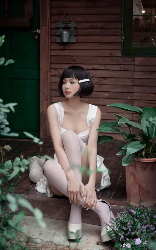 Dù đã là mẹ 2 con, cựu hot girl Hà thành vẫn duy trì được sắc vóc trẻ trung như mới đôi mươi.