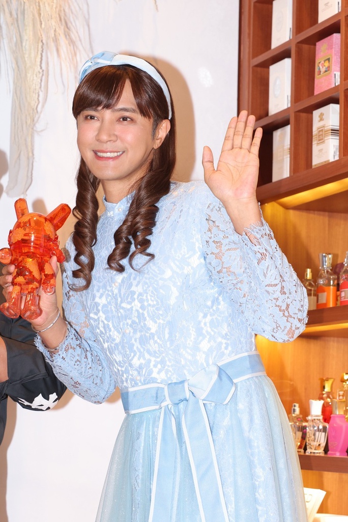 Diễn viên La Chí Tường phải giả gái ở Thái Lan để kiếm sống