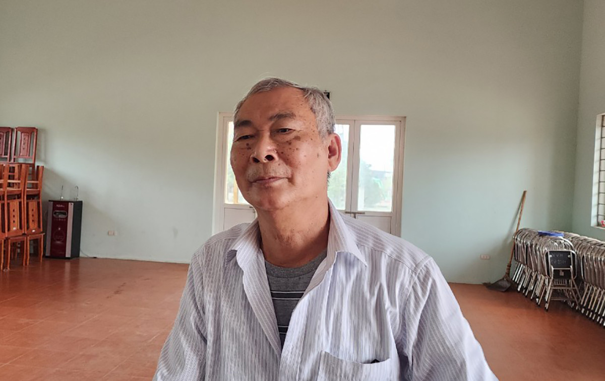 Ông Nguyễn Văn Thống, nguyên Trưởng thôn Chu Phan bức xúc nói về tình trạng khai thác cát ở bãi bồi sông Hồng.