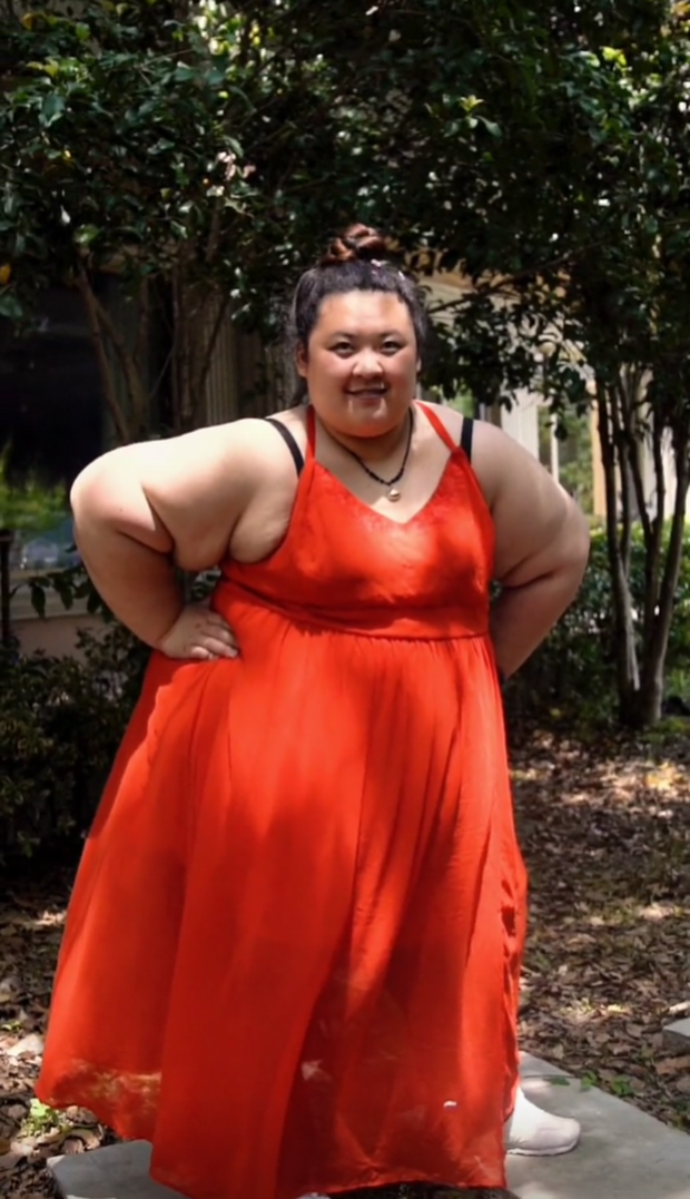 Cô gái bị tăng cân mất kiểm soát.