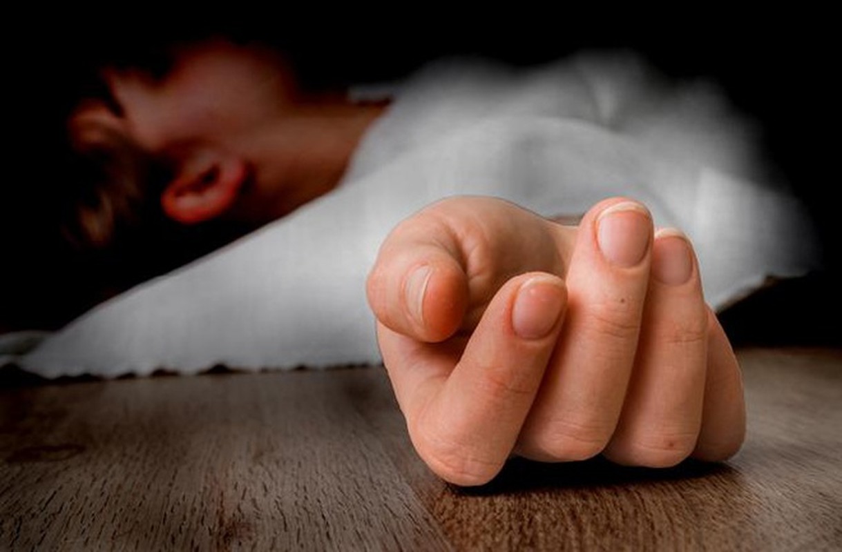 Về sau, bình hoa Basano được đem bán đấu giá. Một người đã mua món đồ cổ này nhưng chỉ vài tháng sau thì đột ngột qua đời. Tiếp đến, chiếc bình qua tay một đời chủ khác. Trung hợp đến khó tin là người này cũng có kết cục giống người chủ trước.